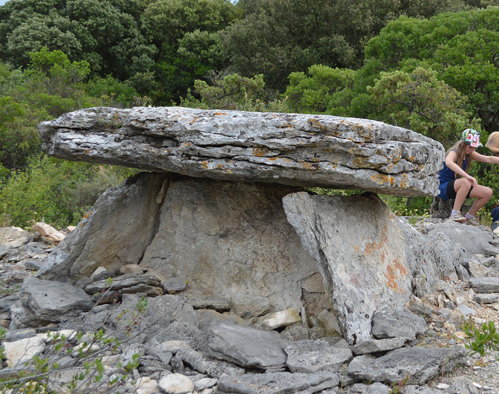 dolmen-bourg-saint-andeol-3