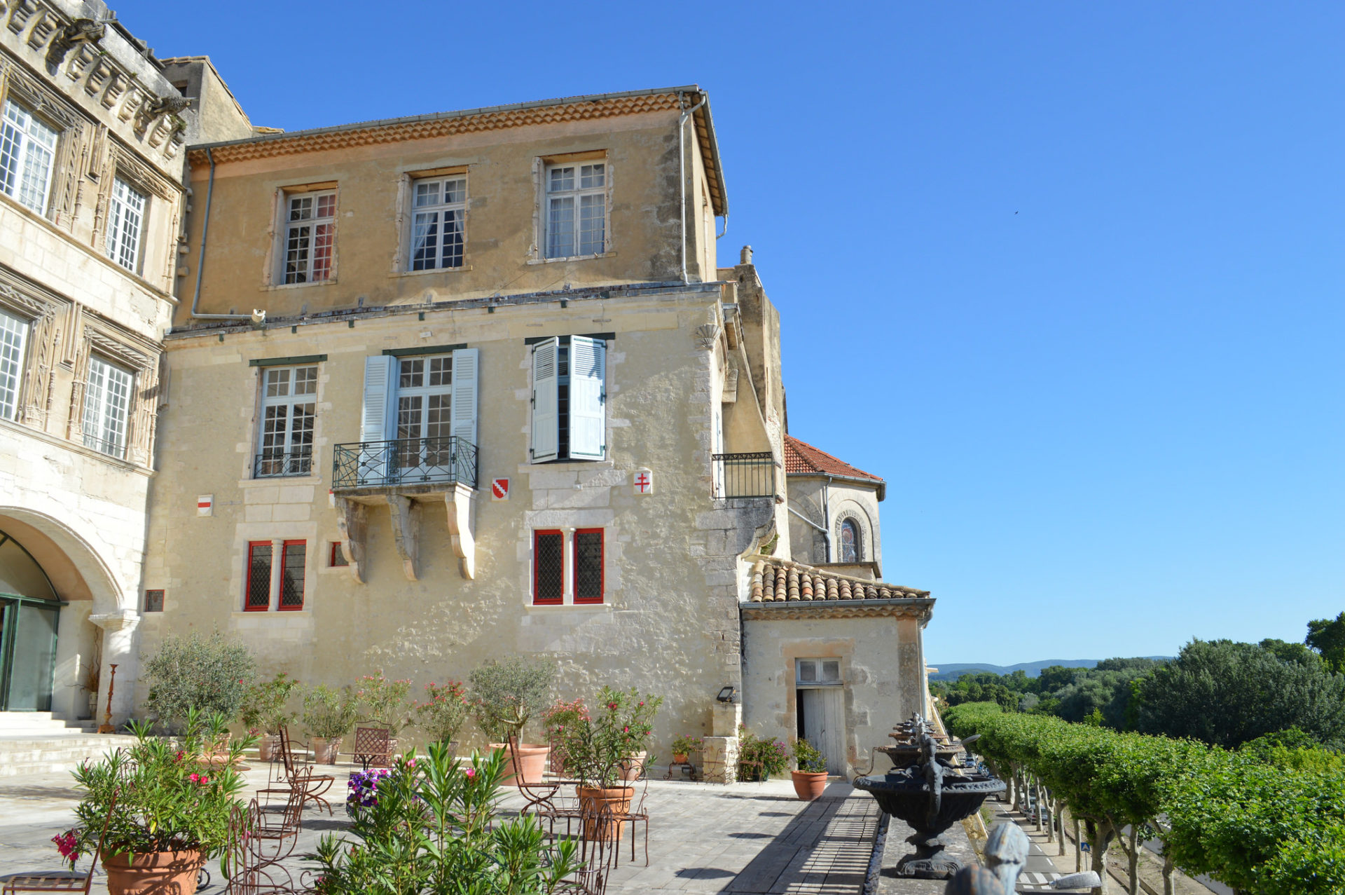 terrasse rhone palais eveques bourg saint andeol