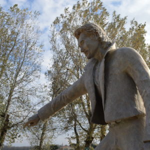Statue Johnny à Viviers - Crédit Office de Tourisme Du Rhône Aux Gorges de l'Ardèche (2)